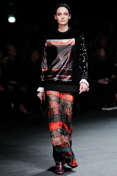 Look 30